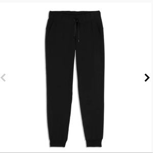 Lululemon On the Fly Mid-Rise Jogger Size 2